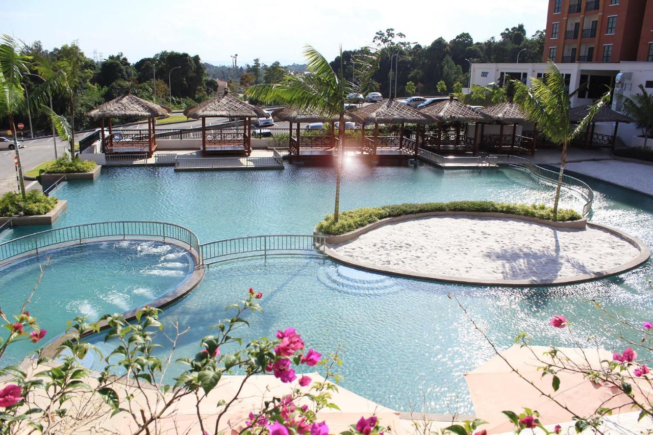 Arabian Bay Resort@ Bukit Gambang Resort City Exterior photo